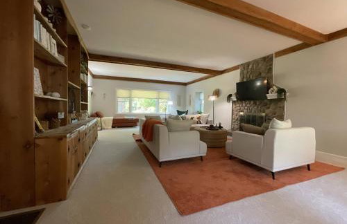 Secluded Luxe 5BR Estate| Pool, Wineries, Near ND - Foto 9