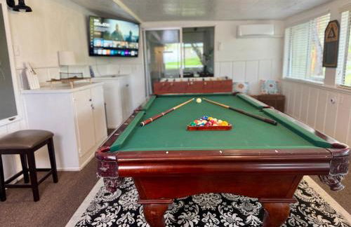 The Happy Cabin w/ hot tub - Foto 17