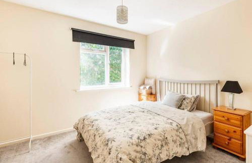 Charming Entire 2-Bedroom House in Milton Keynes - Photo 30