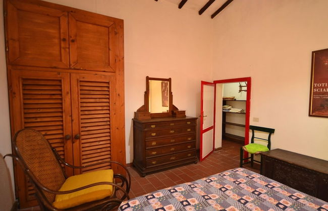 Spacious Home With Shared Pool - Photo 2