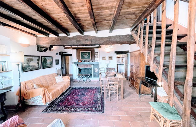 Vicolo - Sleeps 5 With air Con, Wifi, Balcony for Dining and Pool - Photo 11