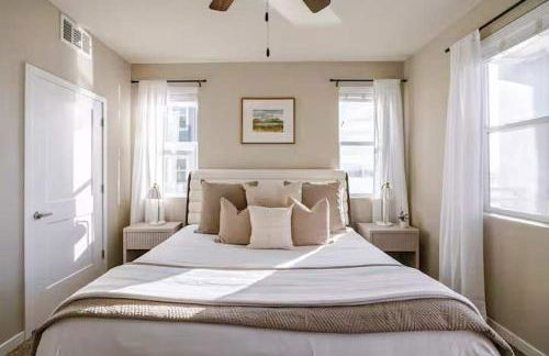 Stunning Water View 2BR · Jacuzzi & Rooftop Lounge - Foto 23