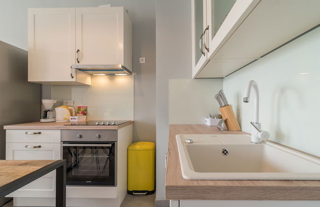 Luxurious Suites Elegance - Photo 16