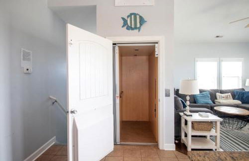 4Br 3bath Dog Friendly Ocean View Hot tub Elevator - Photo 32