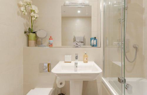 Elegant Epsom Family - Photo 28