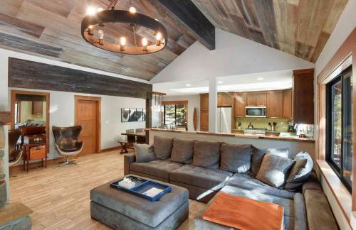 Luna Cabin - 5BR Hot Tub A/C Game Room EV Charger - Foto 15