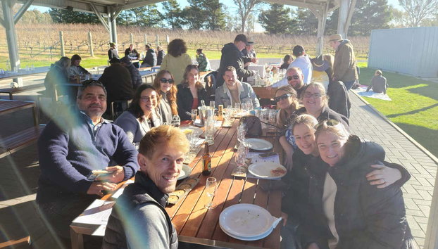 Excursión a las bodegas de Murrumbateman - Foto 3, Disfrutando de la visita a las bodegas de Murrumbateman