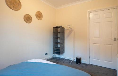 Stylish 3 Bed House-Free Parking - by Holiday Homes - Photo 24