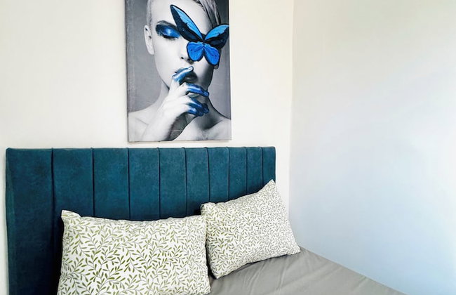 Cozy 3BR Apt with Garden Sleeps 10 - Foto 48