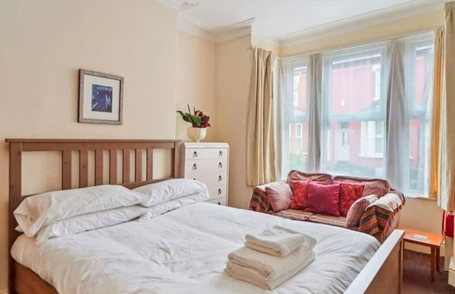 4 Bed Homely Retreat - Wolverhampton - Foto 2