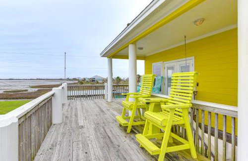 Walk to Beach! Bayfront Coastal Gem in Gilchrist - Foto 1