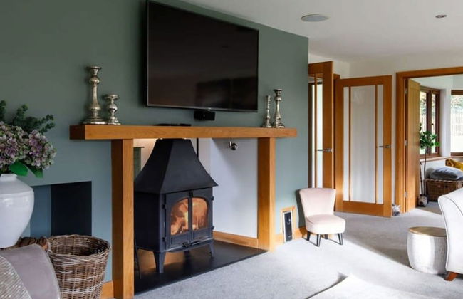 Serene Riverside 6BR Luxury Retreat in Curdridge - Photo 14