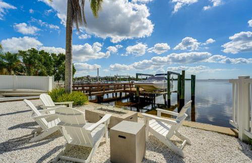 Luxurious Waterfront Home, 4 Mi to Sponge Docks! - Foto 1