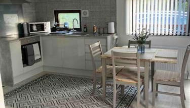 7F Cwtch Cymru Lodge, Caer Beris Holiday Park - apologies commercial vehicles not allowed on site - Foto 3, stove, pet friendly, minibar