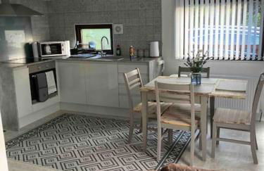 7F Cwtch Cymru Lodge, Caer Beris Holiday Park - apologies commercial vehicles not allowed on site - Foto 3