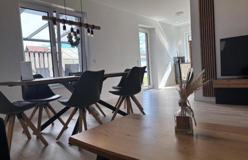 Neu! Modernes Apartment Nähe Bowling Center! - Photo 1