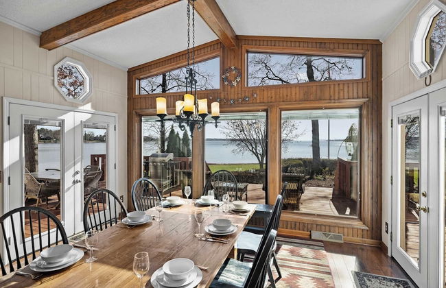 Bear Creek Lodge by Avantstay Lakefront + Dock - Photo 21