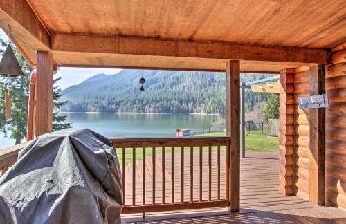 Lakefront Eatonville Cabin with Dock and Mtn Views! - Foto 21