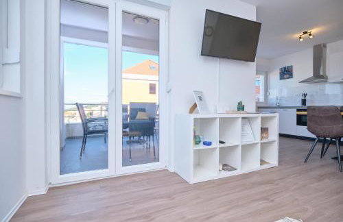 Queen's Lodge Mastrinka by Litto - Photo 58