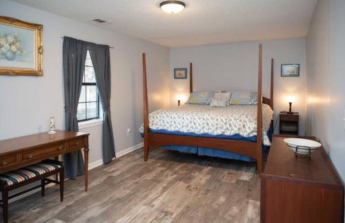 Lakefront Cottage with Private Hot Tub! - Foto 13