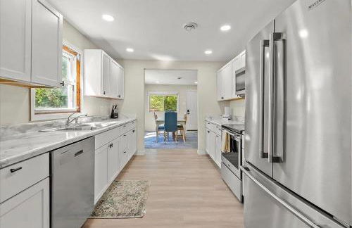 Riverside Retreat - Renovated Home on 15 Acres! - Foto 22