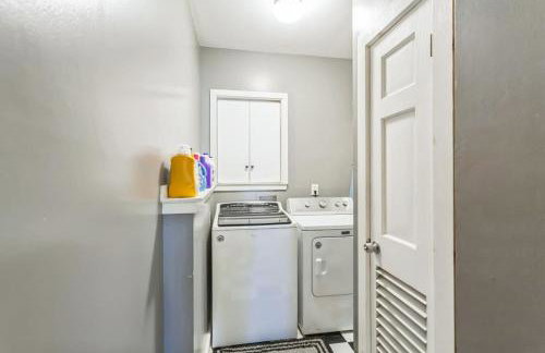 Massive 5 bedroom downtown - Photo 26