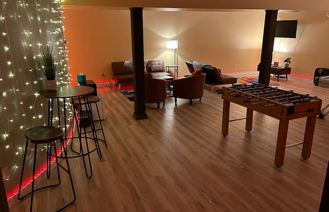 Mansion w 10 Bedrooms Pool and Theater - Foto 35