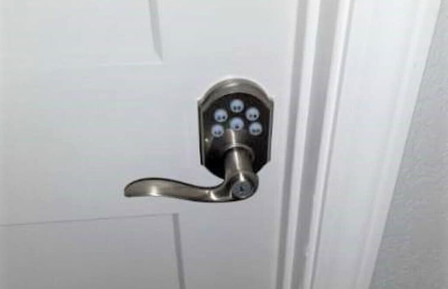 Private Bedroom Suite - Communal House near Integris Private - Photo 29