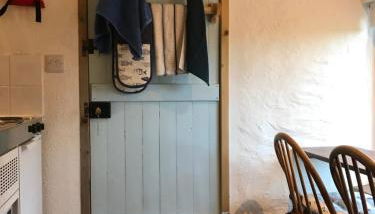 Tiny Cosy Snug - Photo 5