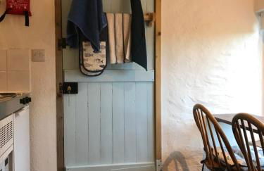 Tiny Cosy Snug - Photo 5