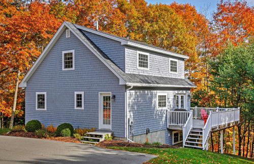 Beautiful Sandy Point Getaway with Wraparound Deck! - Foto 1