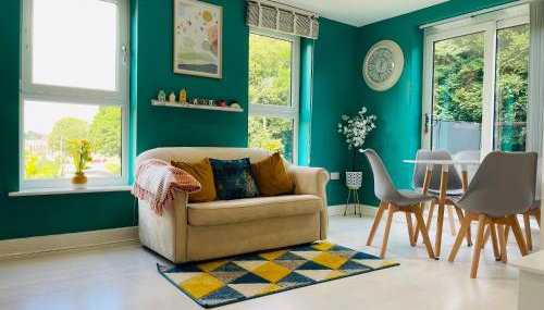 Cheerful 2-bed townhouse in Wakefield with parking - Foto 3