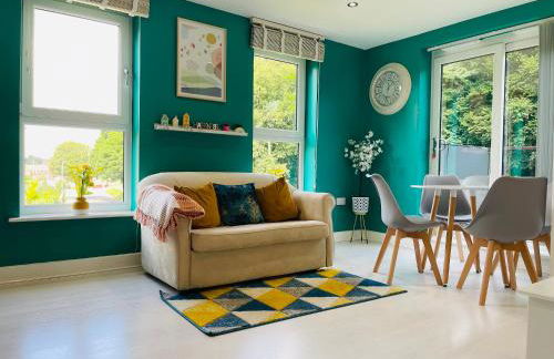 Cheerful 2-bed townhouse in Wakefield with parking - Foto 3