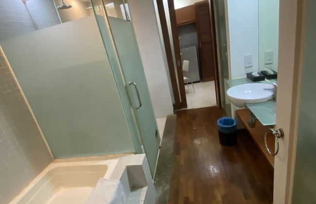 Peninsula Residents All Suite - Photo 30