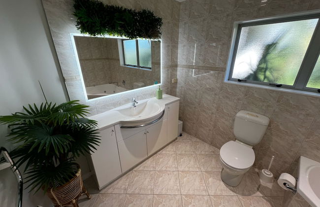 Waiake Beach Apartments - Photo 12