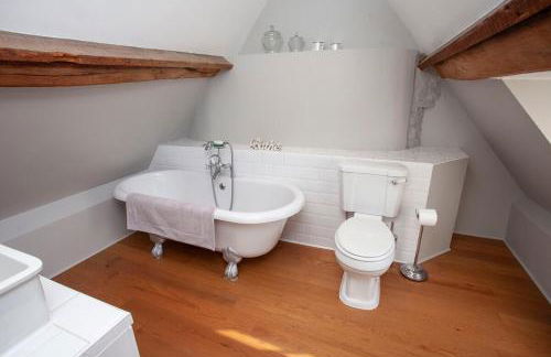 Charming Country House Nr Bath - Photo 26