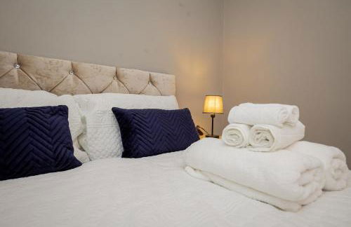 Modern Spacious 2 Bed Apartment Wolverhampton with Free Secure Parking - Photo 10