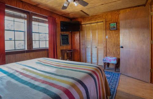 Cypress Creek Cabin Stay for 6 Access to Pool Hot Tub - Foto 12