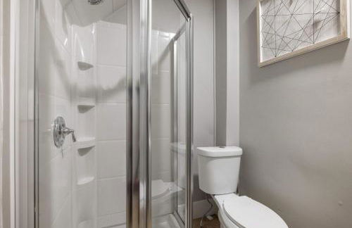 Sleek & Bright 1st Flr Studio Short -Midterm Stays - Photo 10