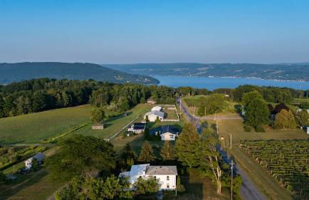 Keuka Wine Trail Vineyard View Farmhouse - Fire Pit & Game Room - Foto 67