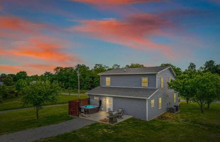 Spacious Home 4BR Fire Pit, Patio Hot Tub - Foto 62