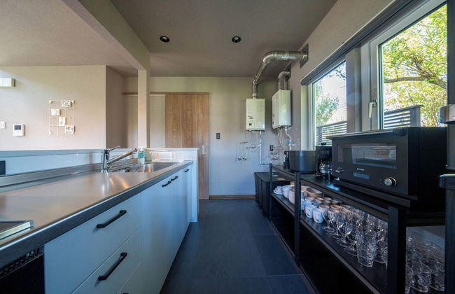 THE CHATEAU - Photo 38