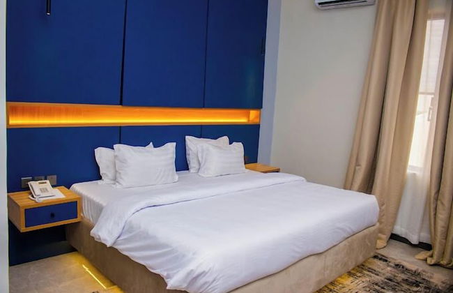 C33 Apartment And Suites - Photo 2