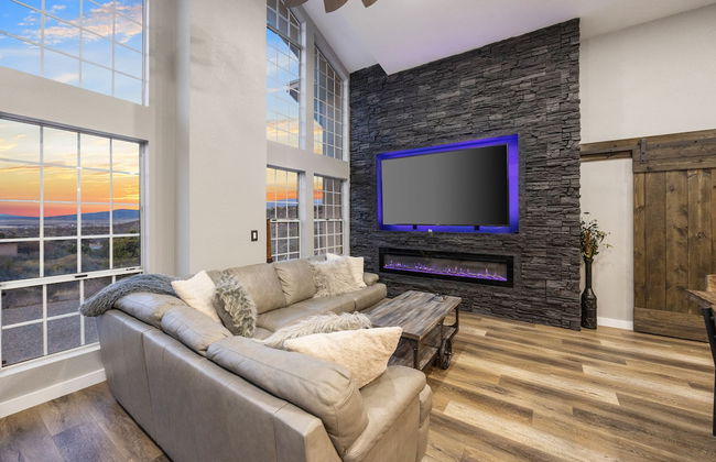 New Luxury Prescott Lynx B B 4k ft2 Sleeps 22 - Photo 4