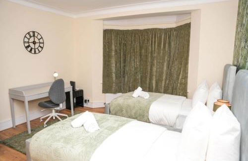 Large 4 Bedroom House Near Heathrow and M4 Free Parking - Foto 54