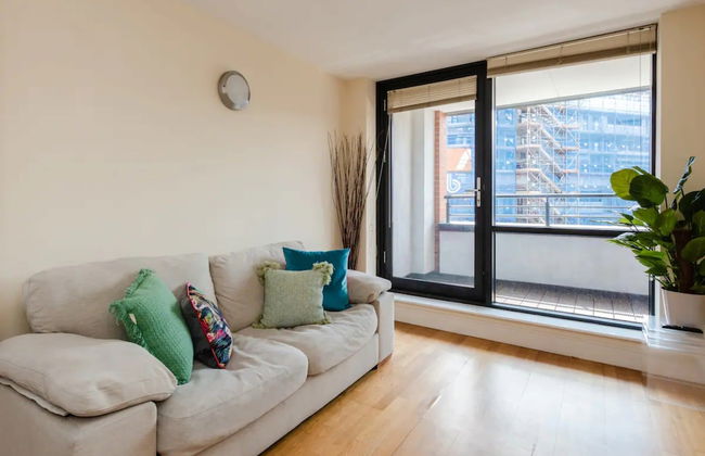 Vivid Apartment in Central London - Photo 14