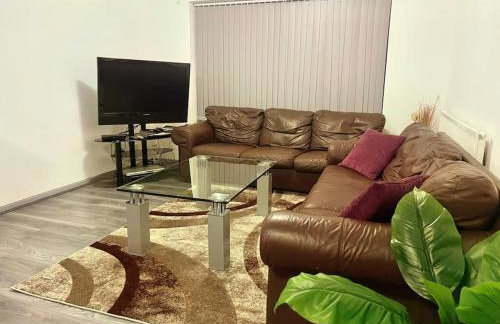 Lovely 3 Bed Ground Floor Apartment Near QE Hospital Harborne Birmingham New - Photo 39