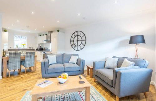 Stylish & Modern Apartment - Photo 20