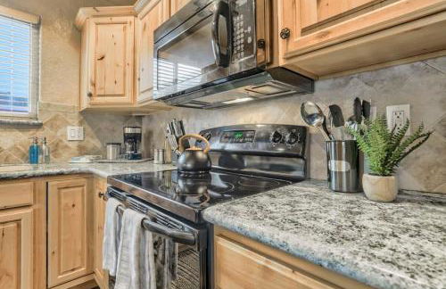 2BR Cottage with outdoor seating near Hiking & DT - Foto 14