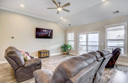 Lakefront Leesville Retreat with Private Dock! - Foto 5